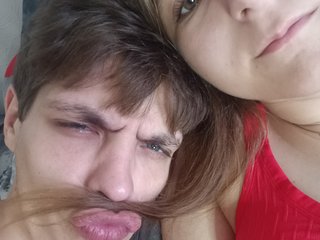 Erotyczny czat wideo HornyLadyAndAndrey