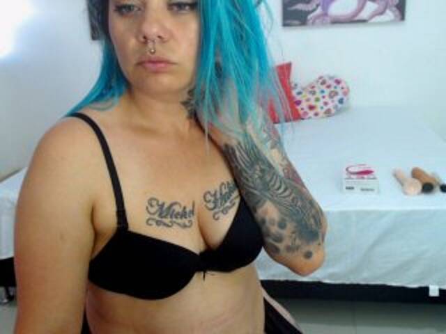 Zrzuty ekranu transmisji skyviolet