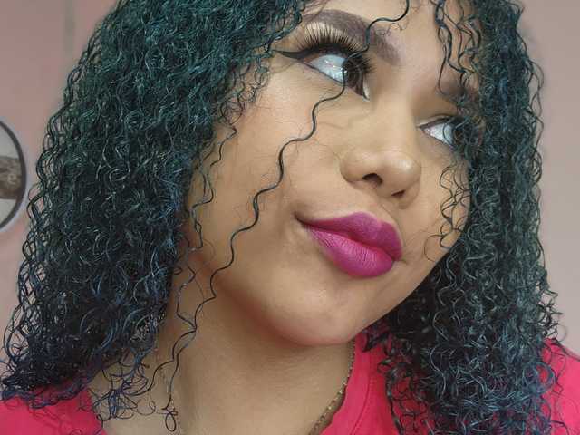 Zdjęcie profilu smiling-curly