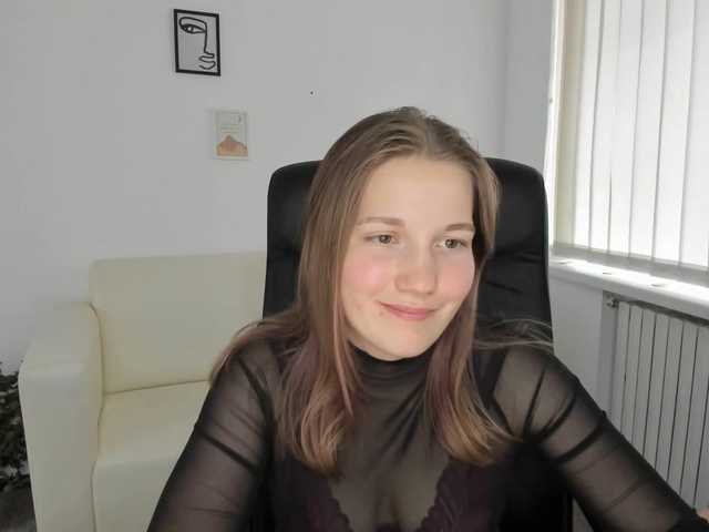 Zdjęcia Shinylola hello! i`m new one here! and I`m totally shy ♥ who wanna see my dance? or maybe strip in pvt? ehehe #new #teen #18