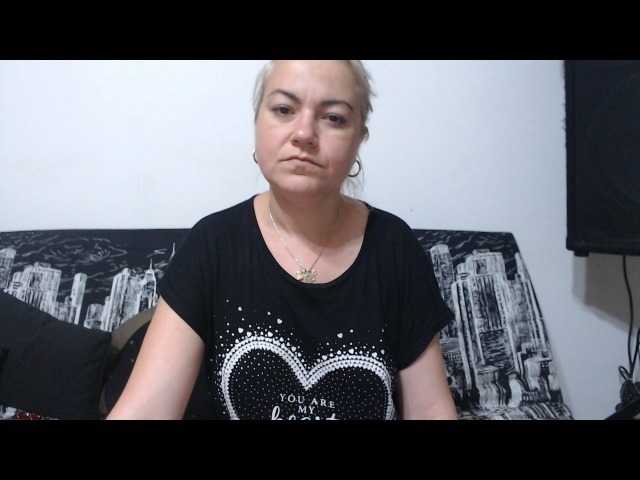 Zrzuty ekranu transmisji Softhottmilf