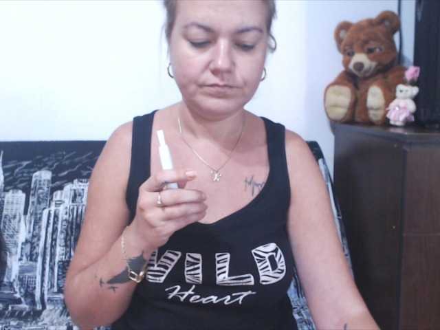 Zrzuty ekranu transmisji Softhottmilf