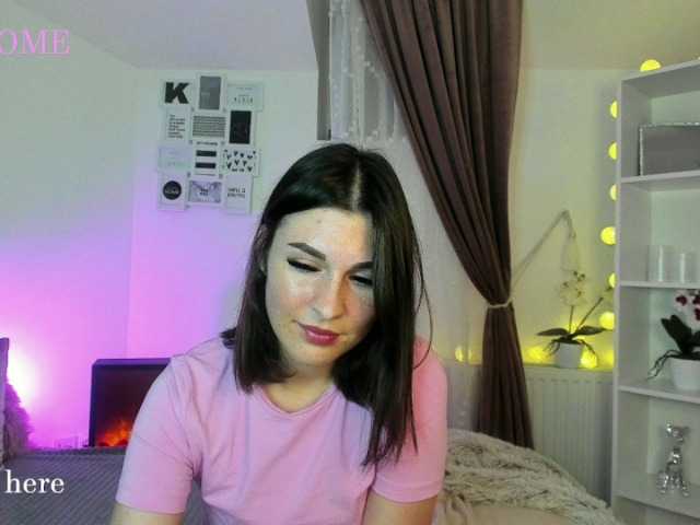 Zdjęcia SophiaLeone18 first day here I am Lara #18 #new #brunette #bisexual #dildo join me and let's f.ck