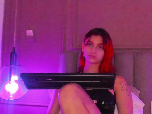 Zrzuty ekranu transmisji Sophiedoll18