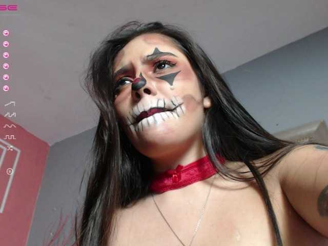 Zdjęcia sophiefox HI guys welcome to my world , im new model in here complette my first goal and enjoy with me #colombiana #latina #18 #brunette #longhair #curvy #sexy #lovense