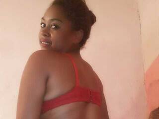 Erotyczny czat wideo Squirty-Juice