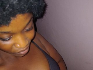 Erotyczny czat wideo Squirty-Pussy