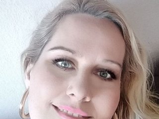 Erotyczny czat wideo SquirtyMaya