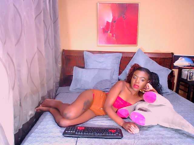 Zrzuty ekranu transmisji SquitingQueen