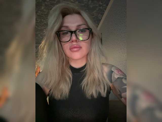 Zrzuty ekranu transmisji CyberWhore111