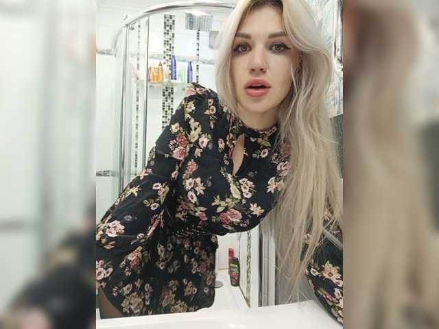 Zrzuty ekranu transmisji CyberWhore111