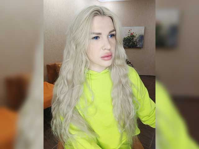 Zrzuty ekranu transmisji CyberWhore111