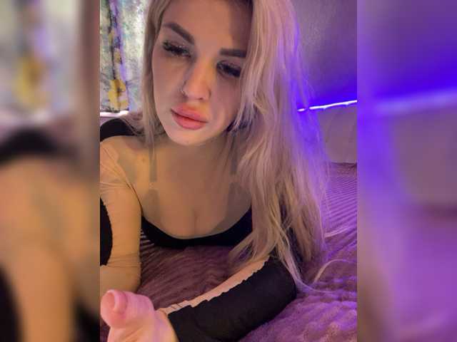 Zrzuty ekranu transmisji CyberWhore111