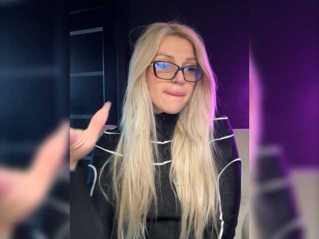 Zrzuty ekranu transmisji CyberWhore111