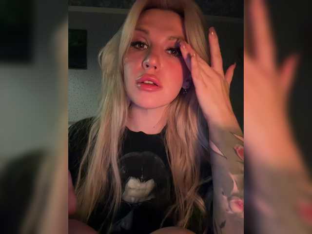 Zrzuty ekranu transmisji CyberWhore111