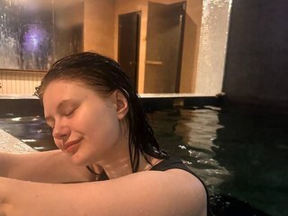 Erotyczny czat wideo Sunny-Smail