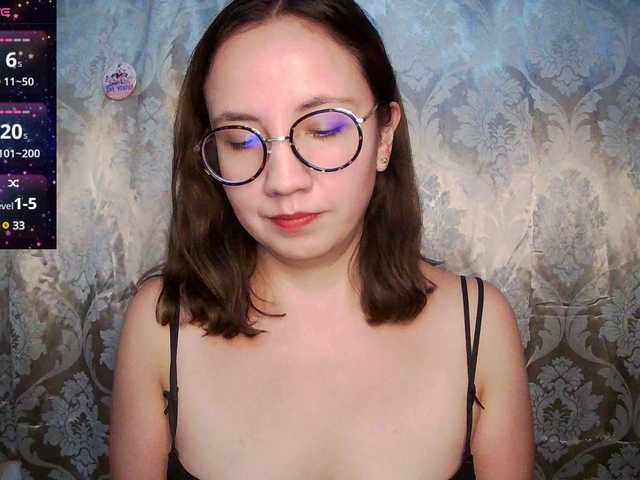 Zdjęcia Mish_HOT i live with my roomies so this is a silent room, join me in public or in private ;)