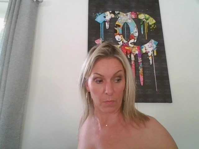 Zrzuty ekranu transmisji sweetladyhot820