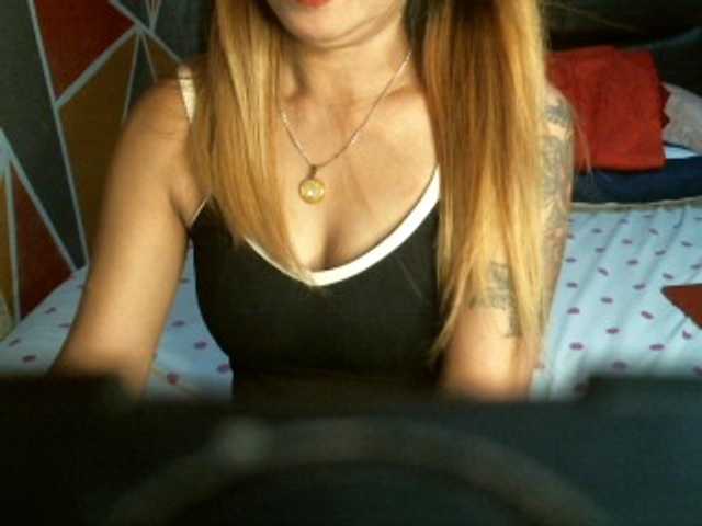 Zdjęcia Tamira72 hello sexy im horny wanna play in private..if u want to see how sexy i am im here and send me ur tokens..im ready to show up..;