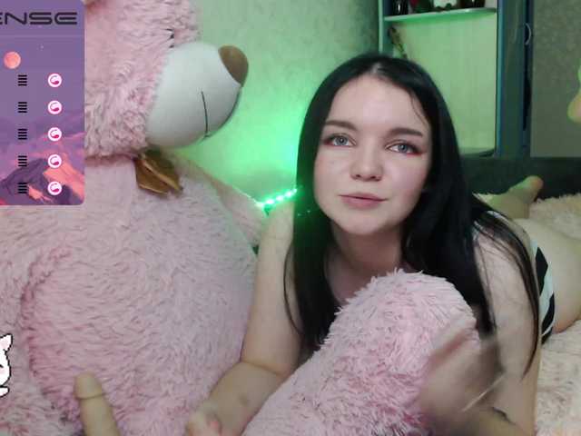 Zdjęcia Tarani @873 for tshirt off. Lovense star on to 2tk. More fun in PVTVampirePussy thank you for new toy!