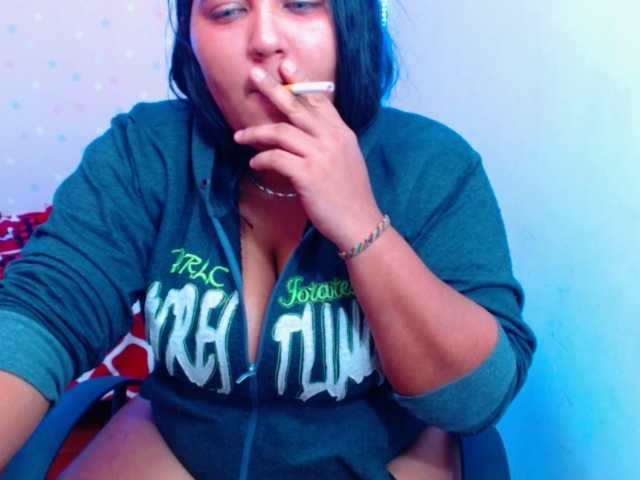 Zdjęcia Themistress #findom #smoke #mistress #bigboobs #sph #lovense