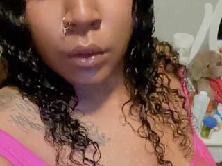 Erotyczny czat wideo Thicaliciouss