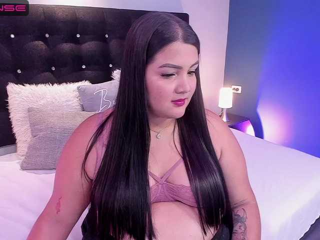Zdjęcia TINAHILLS Let me wrapp on my big thighs will crush your hot cock and my big smile will make you crazy - Multi-Goal : ♥♥Our cum♥♥ #curvy #cum #bigboobs #bigass #lovense