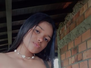 Erotyczny czat wideo Tiny-Annie