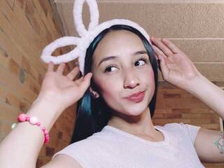 Erotyczny czat wideo tiny-cora