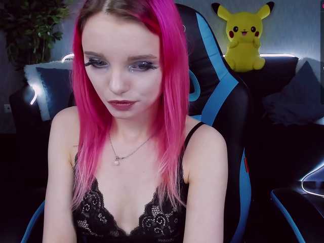 Zdjęcia TinyCat 273 before stripshow / lovense reacts from 2 tks, naked in pvt:)