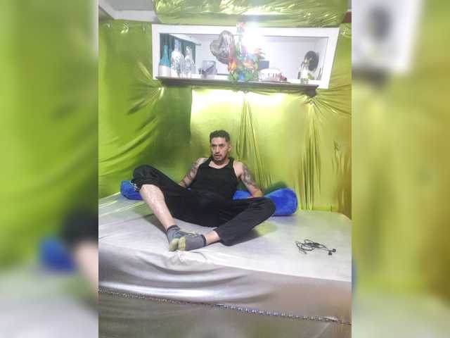 Zrzuty ekranu transmisji littlepornstars