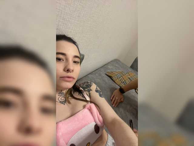 Zrzuty ekranu transmisji TreshGirls