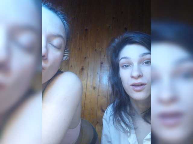 Zrzuty ekranu transmisji TreshGirls