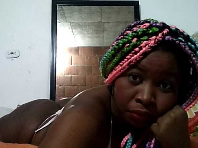 Zrzuty ekranu transmisji TyraBlack