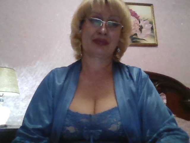 Zdjęcia _mamasita_ Greetings, my dears: * Welcome im my room. I will be glad to your attention and gifts :) I'm collecting tokens for a better camera. Need @remain :*