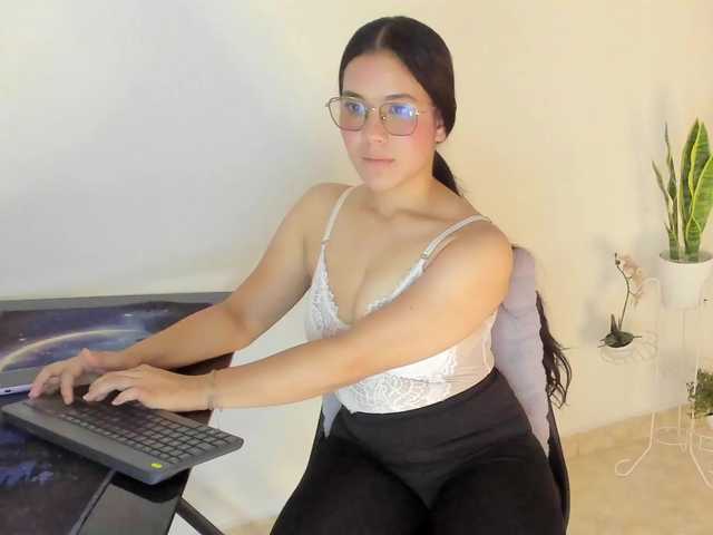 Zrzuty ekranu transmisji ValeriaKams