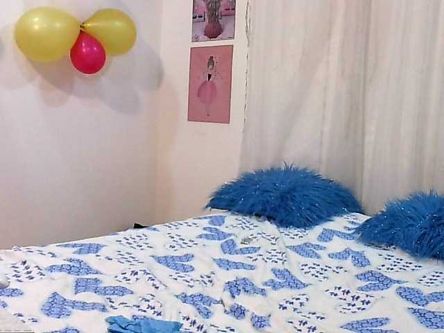Zdjęcia valeriiaa-hot hi guys welcome to my room play with me #anal #squirt #lovense #pantyhose #teen #bigboobs
