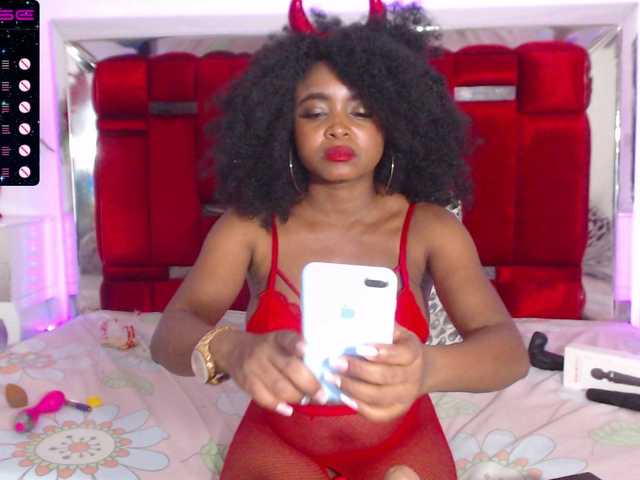 Zdjęcia valerysexy4 Hey guys, hot day I want you to make me wet for you !! ♥♥ PVT // ON @goal full squirt #ebony #latina # 18 #slim #bigboob #lovens