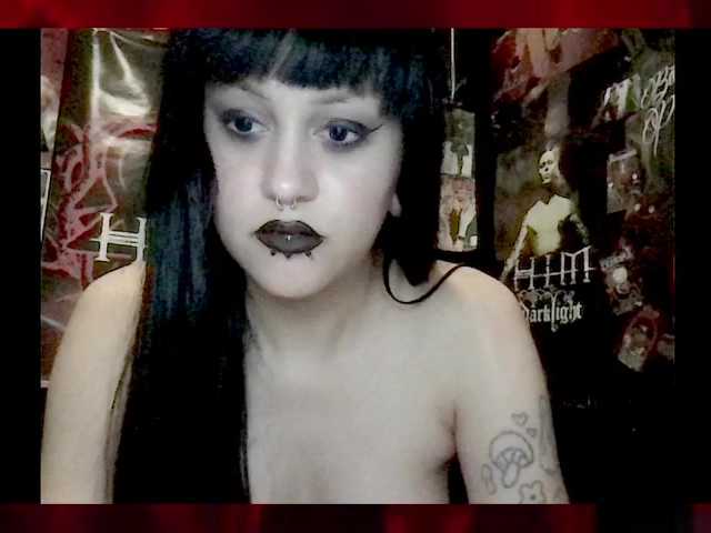 Zrzuty ekranu transmisji vampirevixen