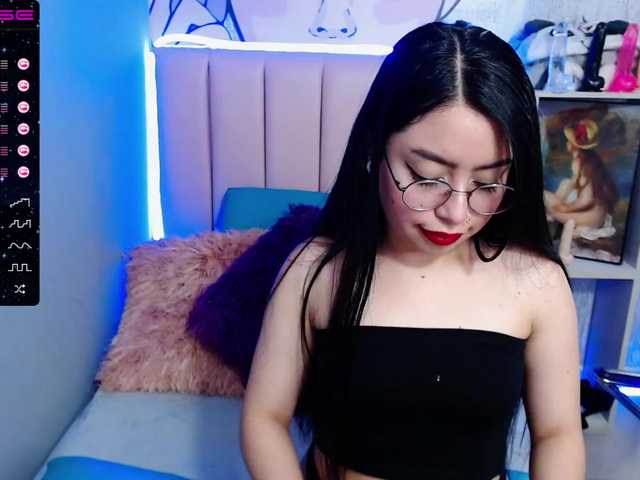 Zdjęcia VeronicaBrook Hey i am new ♥ GOAL: SHOW CUM♥ Come on an play with me♥ Lush is on♥ control lush 222tkns15 min♥ #daddy #c2c #lovense #18 #latin 333