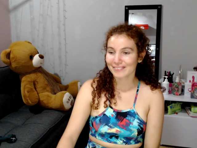 Zdjęcia VeronicaRusso hello guys enjoy with me 332 tokens to reach the goal Squirt Show