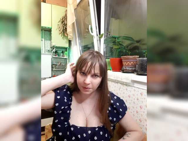 Zdjęcia veronika-32 Hi guys !!! let's get 2222 tokens and I'll stay in one skirt !!!