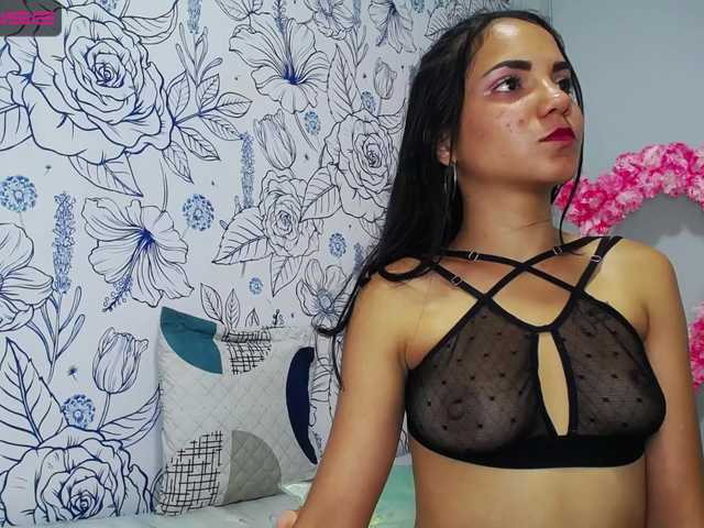 Zdjęcia vicky-horny hello guys i am vicky Today I have a banana to play with my vagina when you reach the finish line #latina #bigpussylips #young #anal #pussy