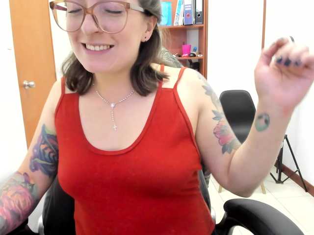 Zdjęcia vickysimons Come to spend a fun moment with me #latina #curvy #piercing #young
