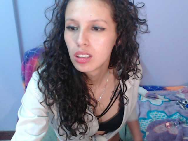 Zdjęcia victoriakeenx "Make my #wet and #horny daddy .. i #new here