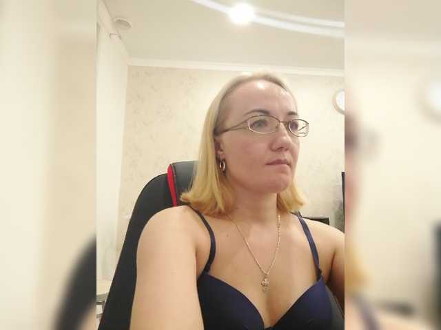 Zdjęcia viktoriyax I watch your camera for 21 tokens, listen to music for 10 tokens, and also go to ***ping, groups and private. Tips are welcome. Also put the Love of visitors!