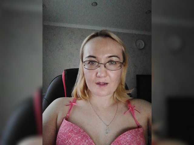 Zdjęcia viktoriyax I watch your camera for 21 tokens, listen to music for 10 tokens, and also go to ***ping, groups and private. Tips are welcome. Also put the Love of visitors!