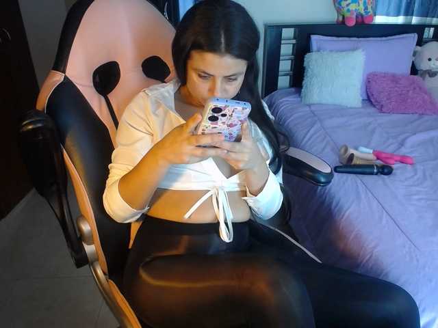 Zdjęcia Violetacampbe #plug anal 88 #​lovense #​squirt 400 #​latina #​young #​new #​ass #​pantyhose