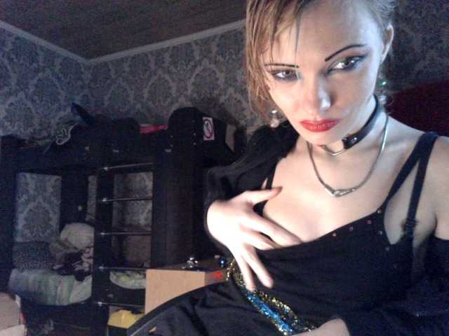 Zdjęcia WildMissNiks Hello my adorable. I am ready to burn passionately in a private show. Waiting for you and invite you.