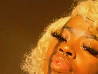 Erotyczny czat wideo Xthickbella